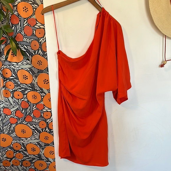 H&M Dresses & Skirts - Elegant One-Shoulder Red Dress